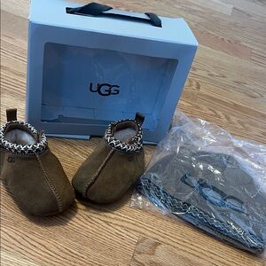UGG Tan Baby Booties with Hat Set